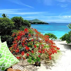 https://luxury-beachfront-duplex-villa-on-sapphire-beach-i.comcaribbean.com