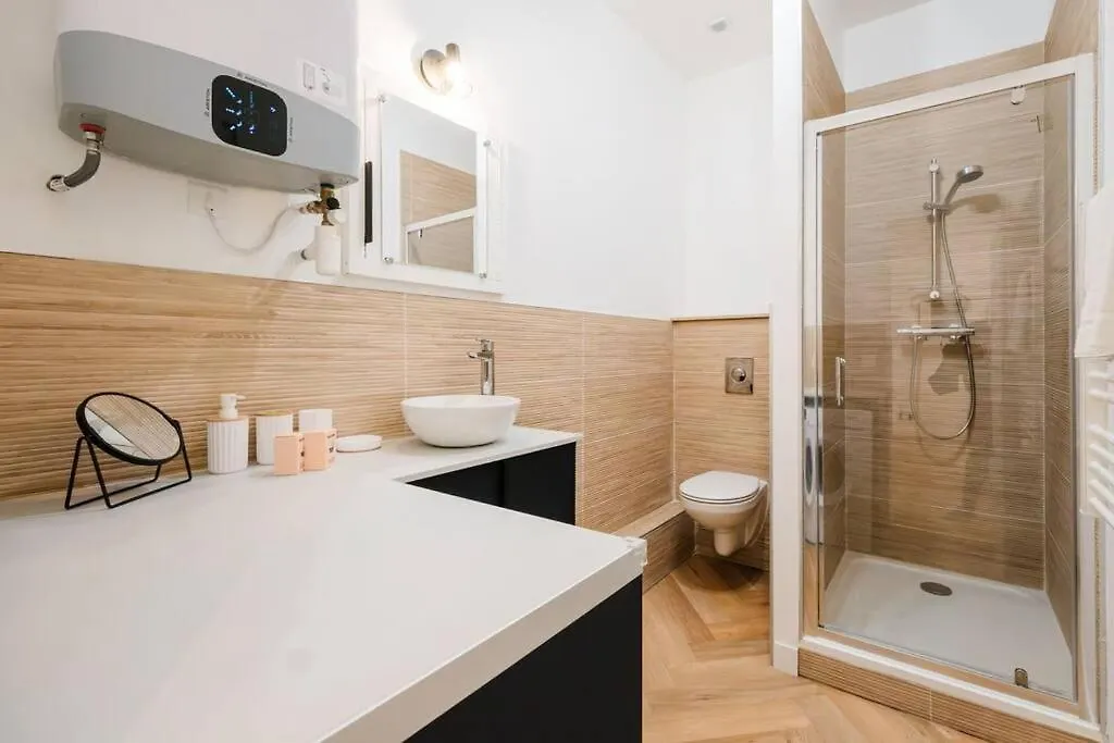 Bright And Peaceful T2 In Town Center Ail Apartment Lyon